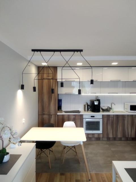 Family & Business Elegant Apartments Rynek Centrum Downtown - 2 Bedroom, Balcony, Parking Kielce Exterior foto