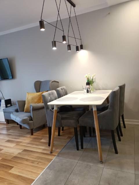Family & Business Elegant Apartments Rynek Centrum Downtown - 2 Bedroom, Balcony, Parking Kielce Exterior foto