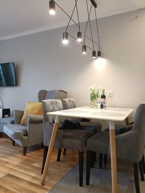 Family & Business Elegant Apartments Rynek Centrum Downtown - 2 Bedroom, Balcony, Parking Kielce Exterior foto