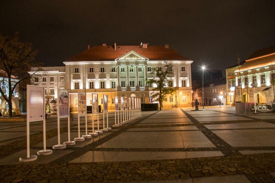 Family & Business Elegant Apartments Rynek Centrum Downtown - 2 Bedroom, Balcony, Parking Kielce Exterior foto